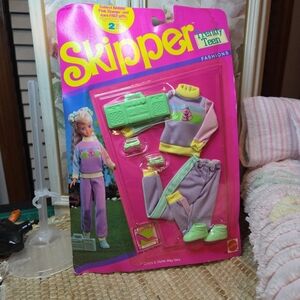 Skipper Teen Fashions Outfit with Accessories 1990